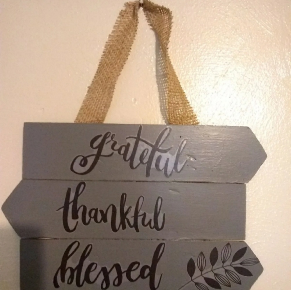 "Thankful, grateful, blessed" sign